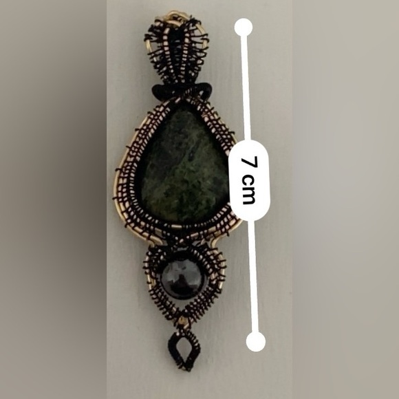 Epidote pendant - Picture 10 of 10
